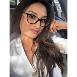 Meet your Posher, Anahi